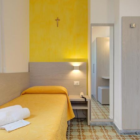 Hotel Nella Rimini Exteriör bild