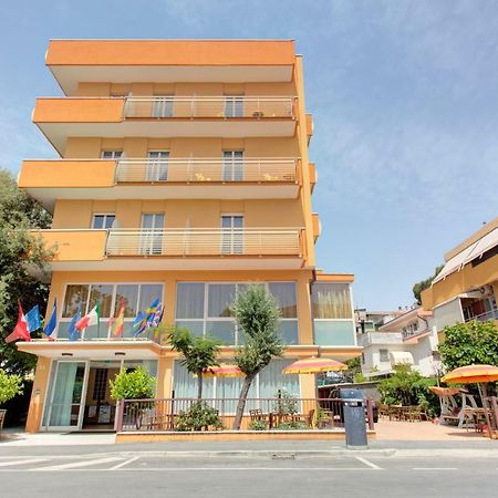 Hotel Nella Rimini Exteriör bild