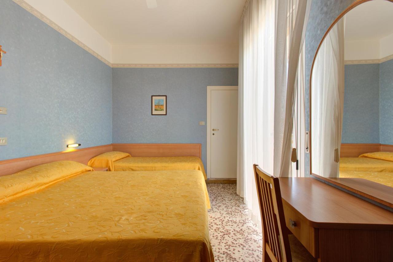 Hotel Nella Rimini Exteriör bild