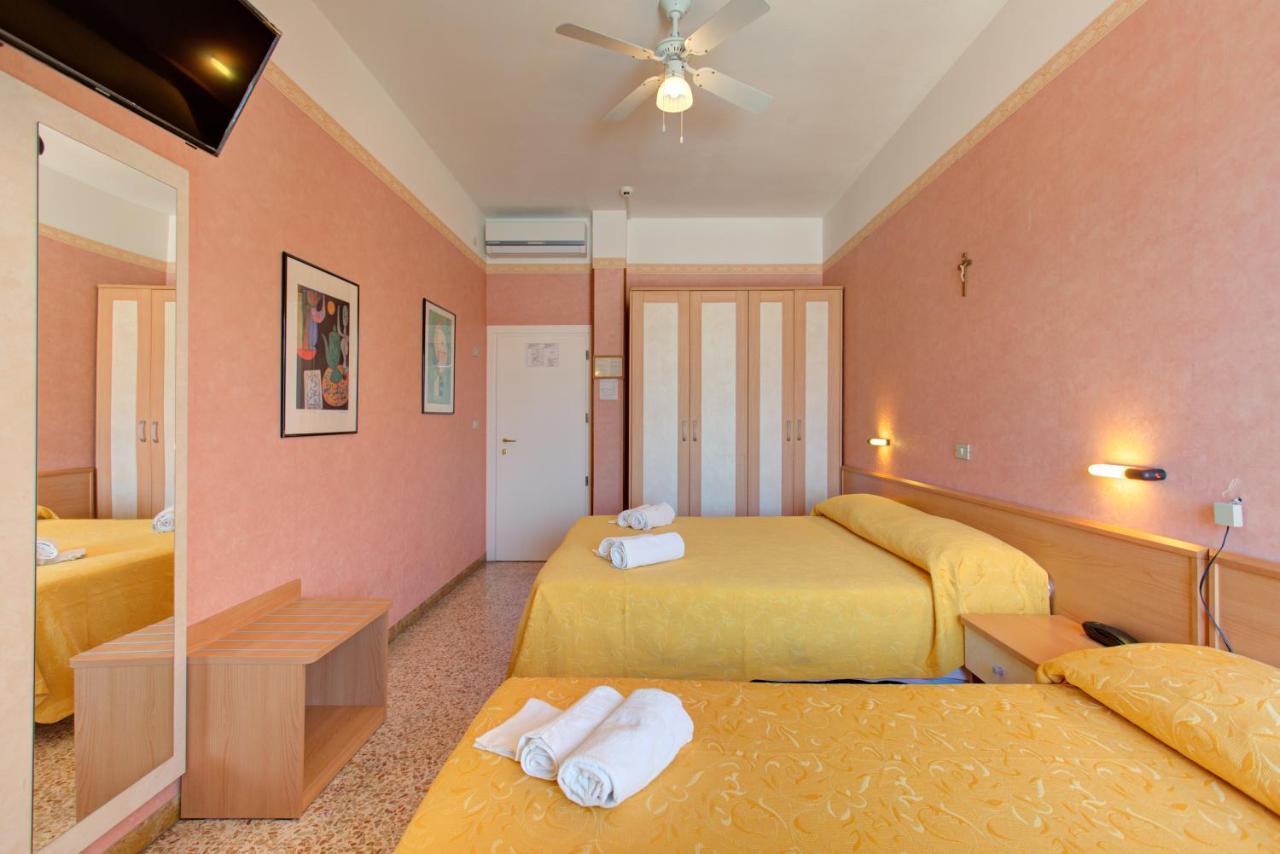 Hotel Nella Rimini Exteriör bild