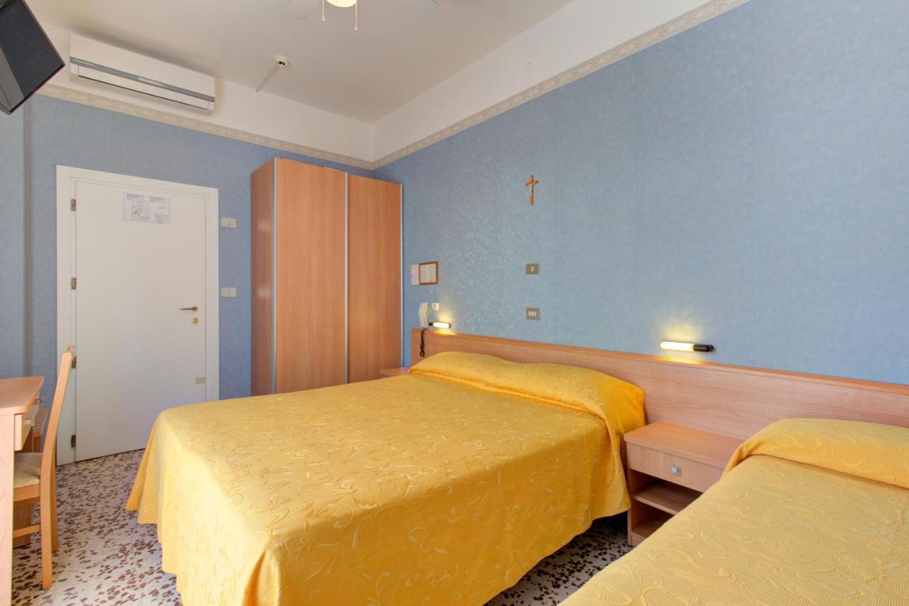 Hotel Nella Rimini Exteriör bild