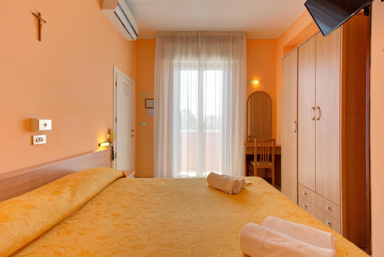 Hotel Nella Rimini Exteriör bild