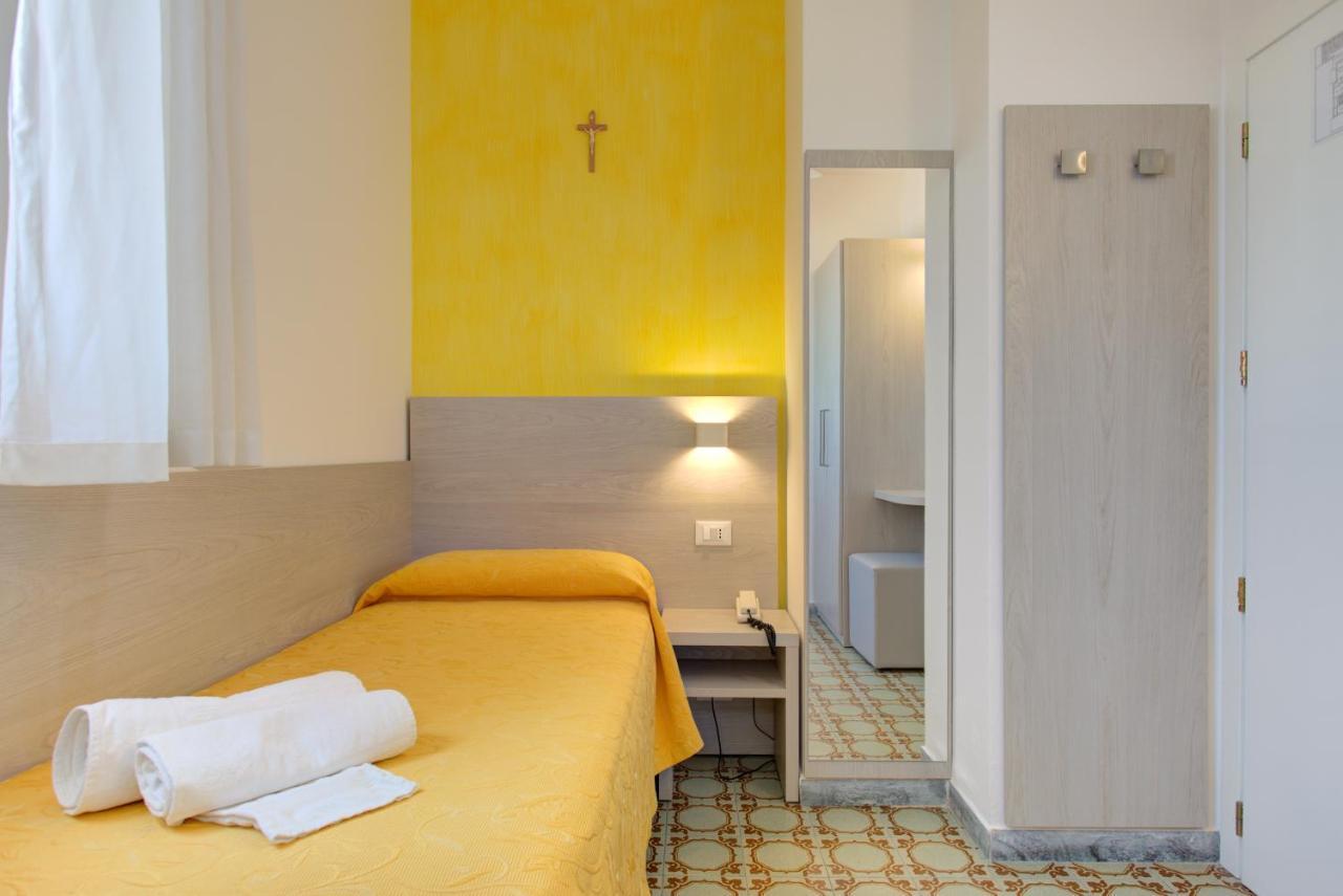 Hotel Nella Rimini Exteriör bild